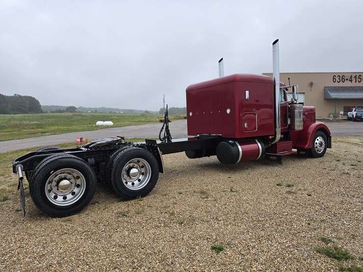 1996-peterbilt-379-image-16