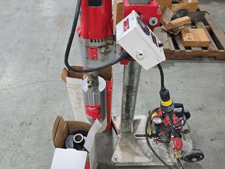 milwaukee-dymodrill-heavy-duty-diamond-core-concrete-drill-rig-motor,-drills-2-10'',-with-4-bits,-110-plug-in,-adjustable-height,-image-4
