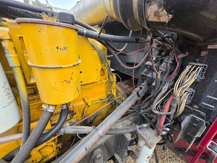 1996-peterbilt-379-image-35