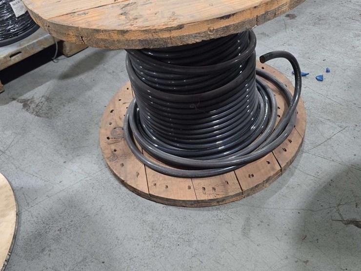large-roll-of-essex-300-mcm-heavy-gauge-electrical-wire-rated-for-600-volts-image-2