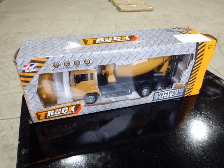 sklp-mixer-truck-toy-image-1