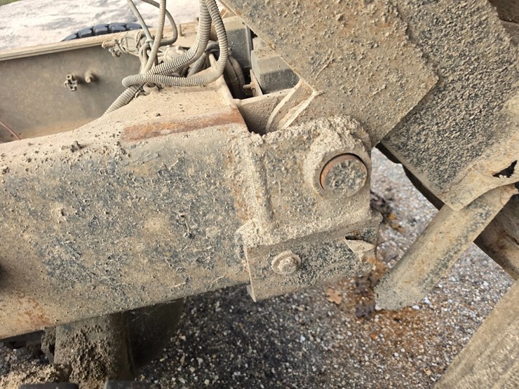 2007-freightliner-m2-106-image-36