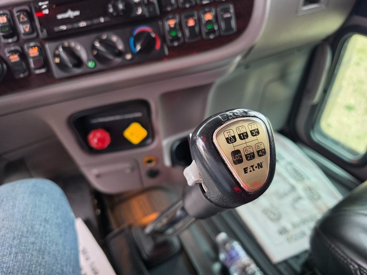 2018-peterbilt-389-image-72