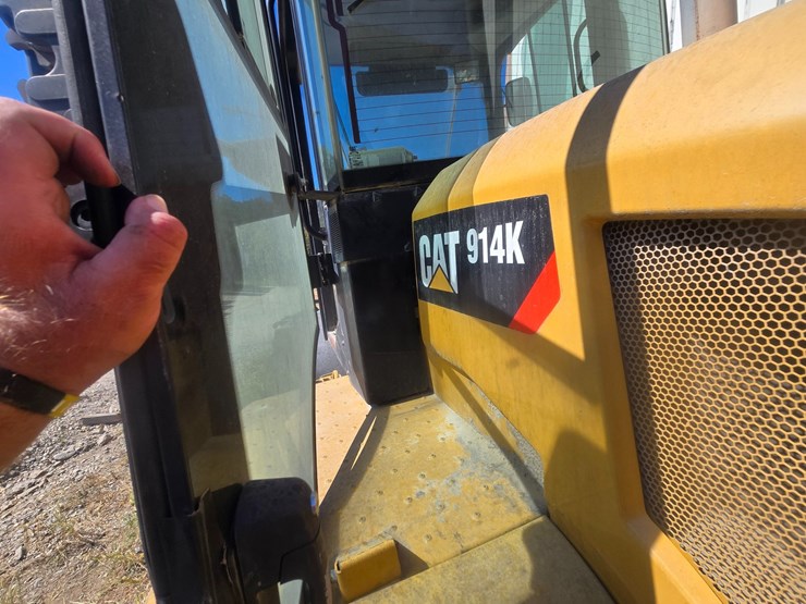 2015-caterpillar-914k-image-20