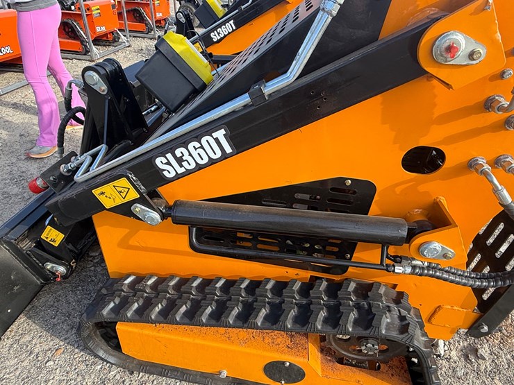 #82-•-sdlool-sl360t-stand-on-skid-steer-loader-360tj260826-inv#55115-image-14