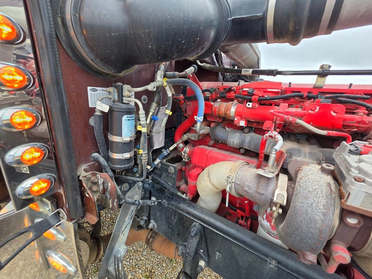 2018-peterbilt-389-image-50
