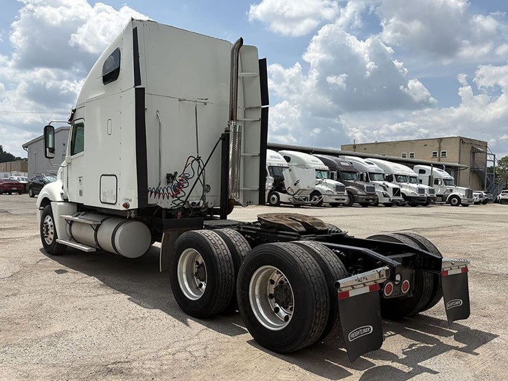 2014-freightliner-cl120-columbia-image-3