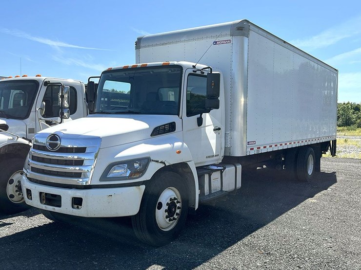 2018-hino-268-image-1