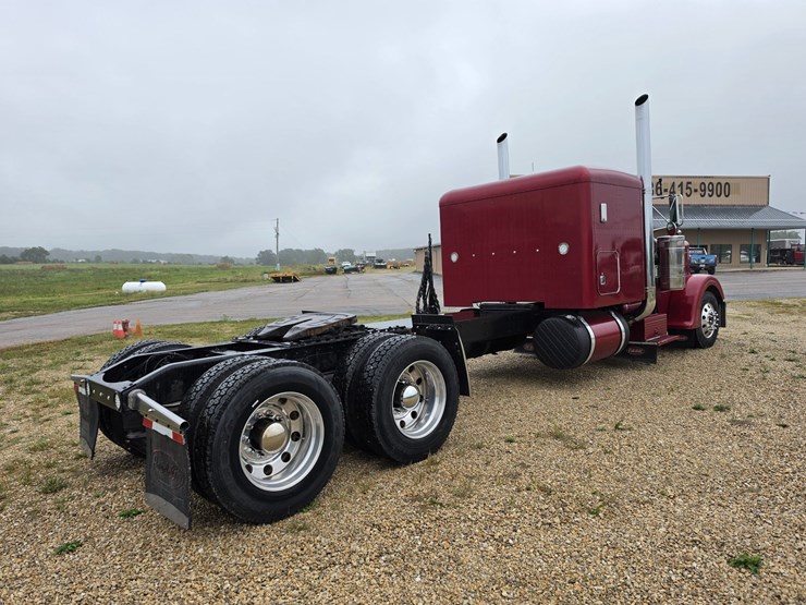 1996-peterbilt-379-image-15