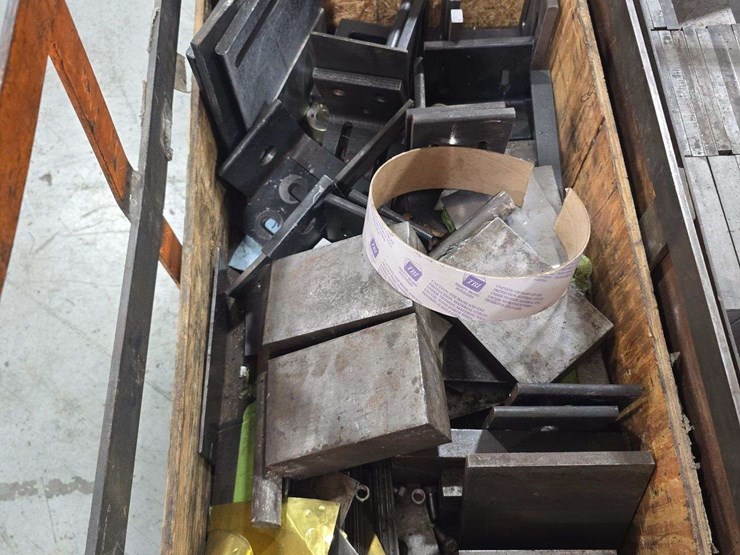 hd-roll-around-cart-with-hd-trolly-ram-and-accessories,-and-lot-of-hd-steel-plates-image-6