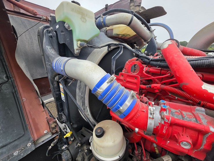 2018-peterbilt-389-image-38