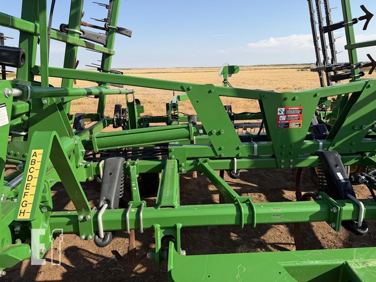 2023-john-deere-2430-image-8