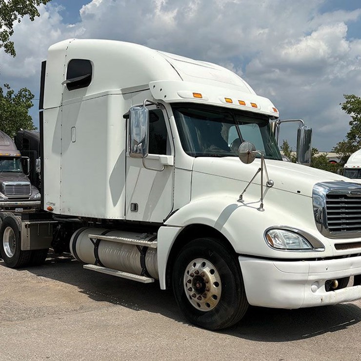 2013 FREIGHTLINER CL120 Columbia