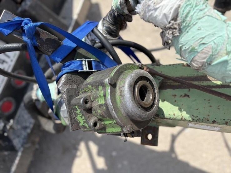 john-deere-300-image-12
