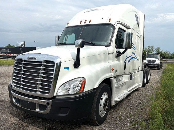 2017-freightliner-cascadia-125-image-1