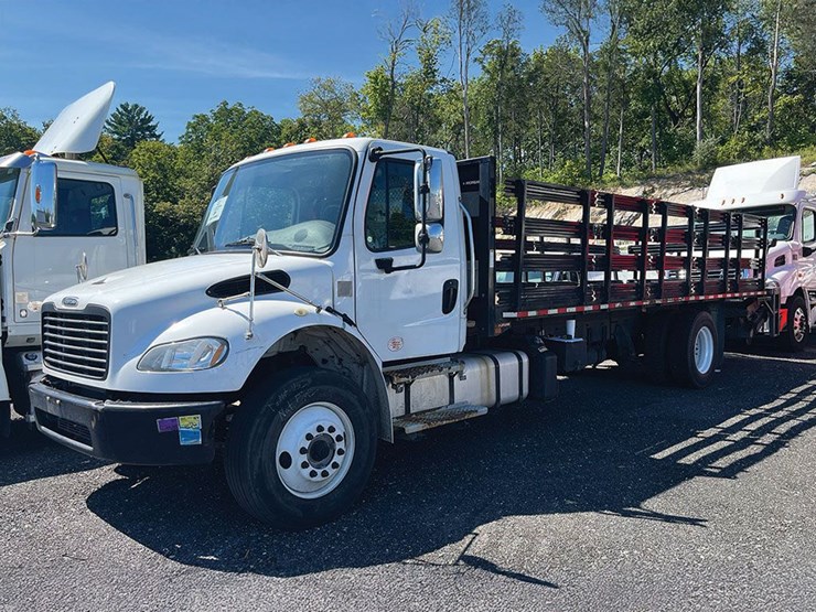 2020-freightliner-m2-106-image-1