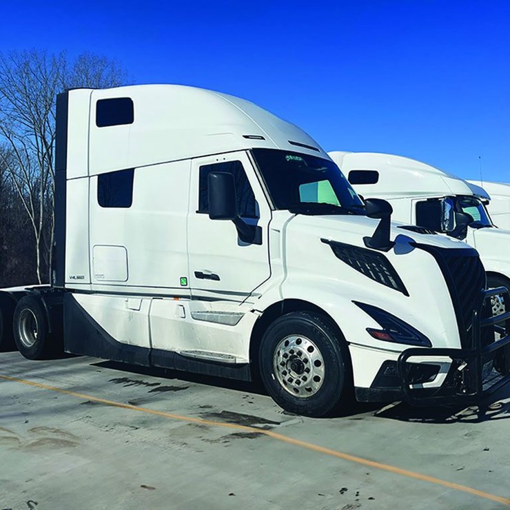 2025 VOLVO VNL860