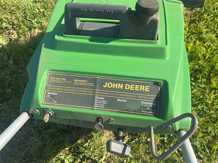 john-deere-320-snow-thrower-image-4