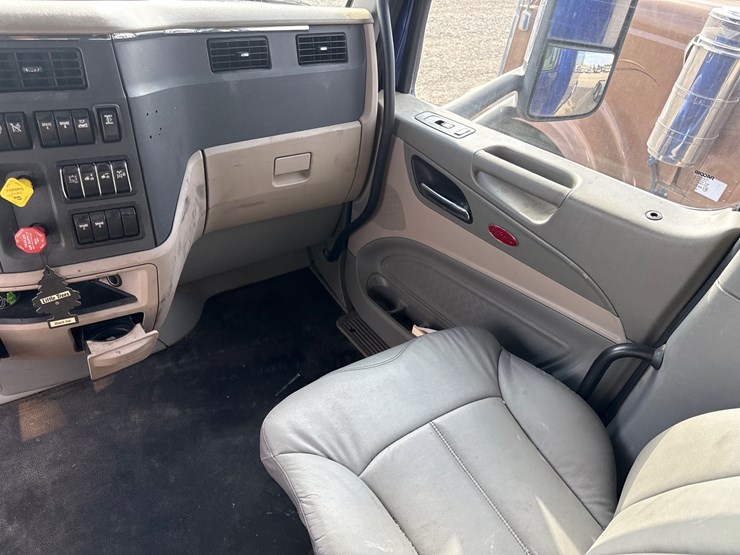 2019-peterbilt-579-image-49