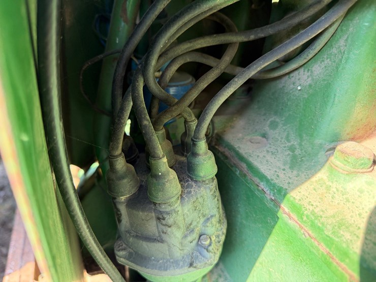 john-deere-4010-image-38