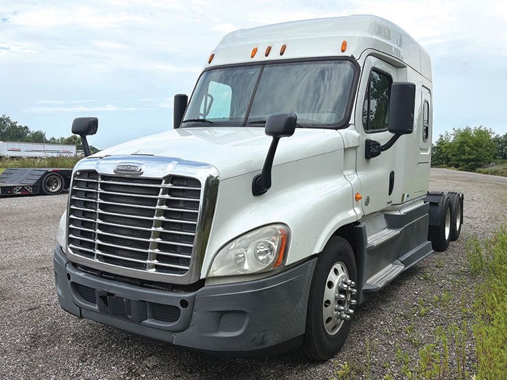 2014-freightliner-cascadia-125-image-1