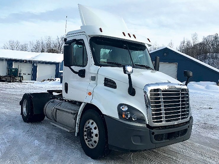 2018-freightliner-cascadia-113-image-1