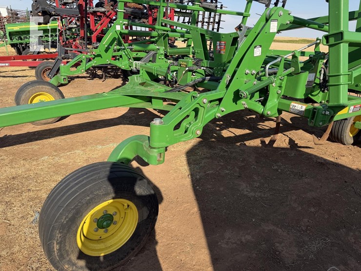 2023-john-deere-2430-image-27