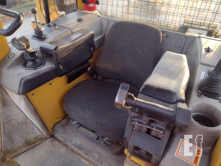 2006-caterpillar-d5n-xl-image-12