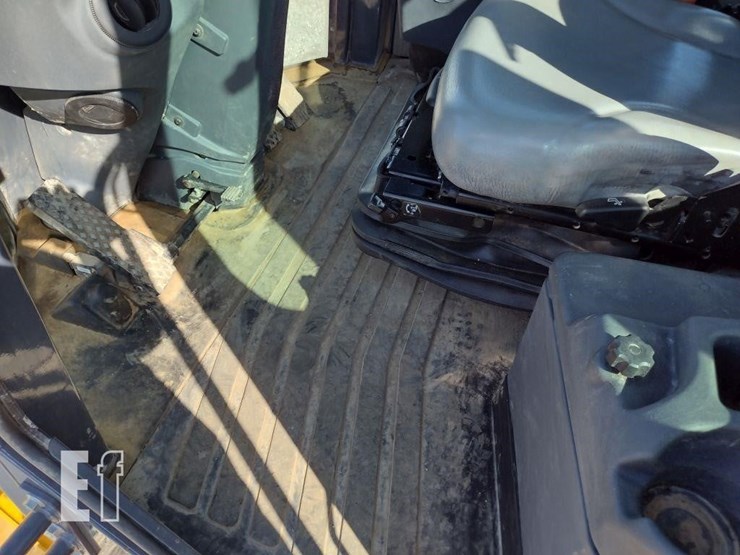 2019-deere-444k-image-12