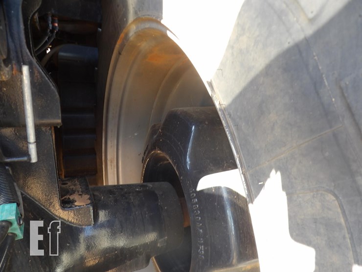 2014-case-ih-magnum-290-image-28