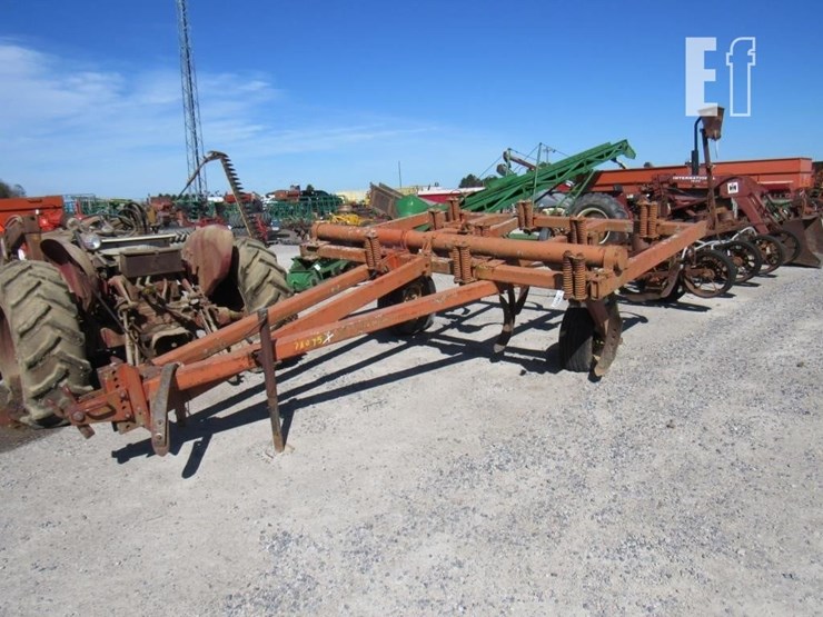 massey-ferguson-129-image-1