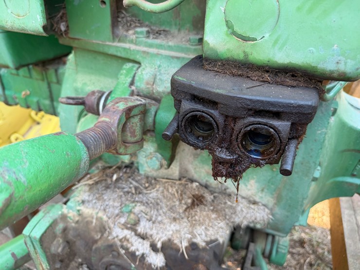john-deere-4010-image-17
