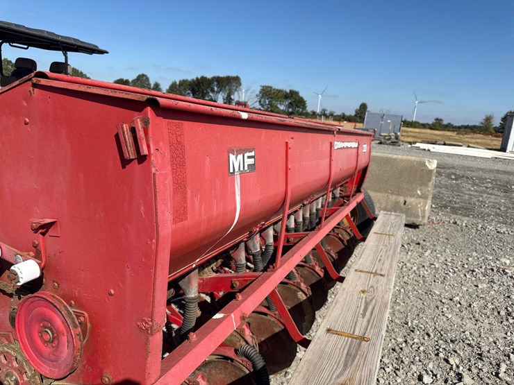 massey-ferguson-33-image-11