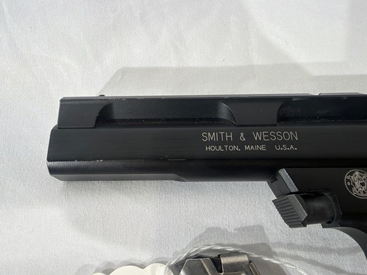 #16-•-smith-&-weson-22a-pistol-image-39