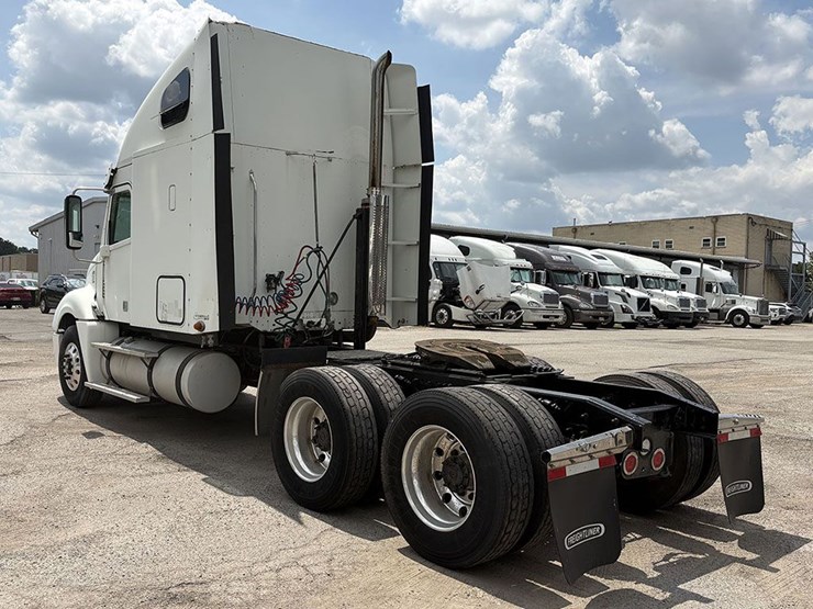2013-freightliner-cl120-columbia-image-3