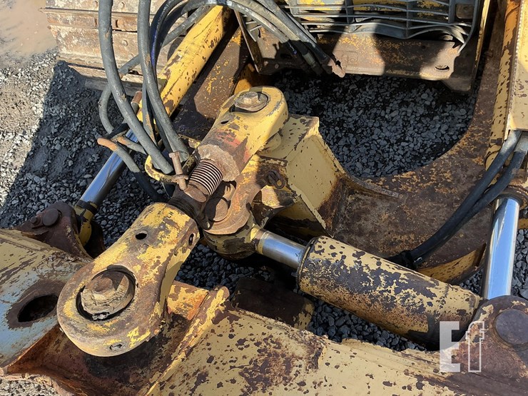 2005-deere-700h-lgp-image-12