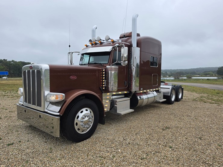 2018-peterbilt-389-image-3