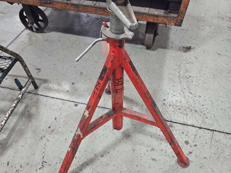 rigid-adjustable-pipe-stand,-2500lbs-image-3