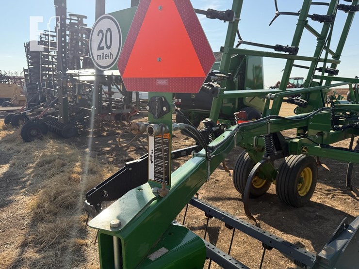2023-john-deere-2430-image-17