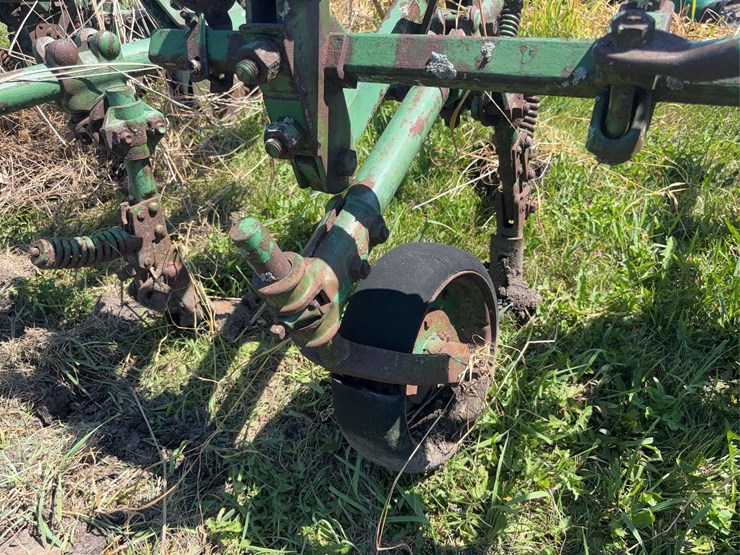 john-deere-front-mounted-cultivator-image-10