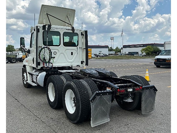 2018-freightliner-cascadia-125-image-2