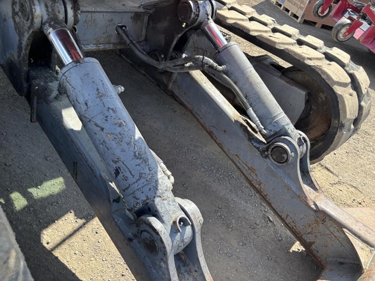 takeuchi-tb1140-image-13