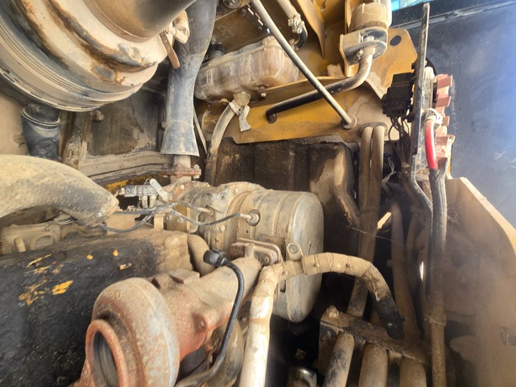 2015-caterpillar-914k-image-16