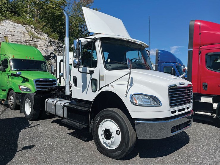 2021-freightliner-m2-106-image-1