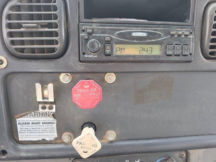 2007-freightliner-m2-106-image-83
