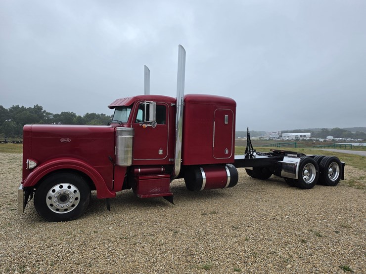 1996-peterbilt-379-image-4