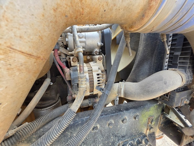 2007-freightliner-m2-106-image-70