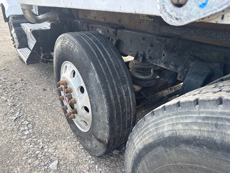 2010-kenworth-t800-image-14