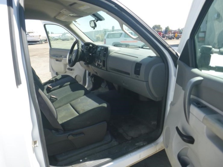 2014-chevrolet-2500-image-6