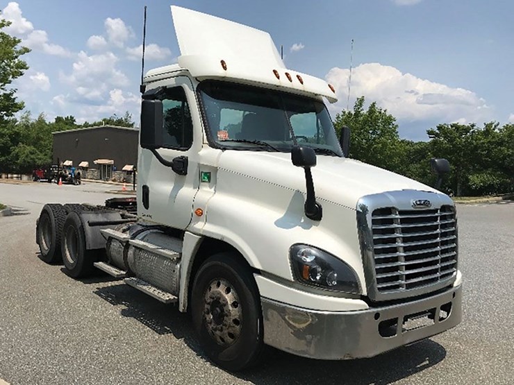2018-freightliner-cascadia-125-image-1